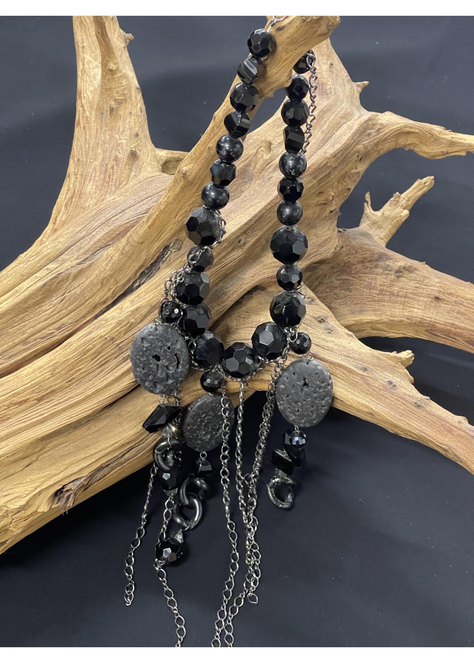 AC01-4807-23 Faceted Onyx & oval lava Beads  Necklace