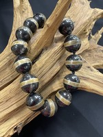 AC01-4026-18 Black & brown horn balls necklace