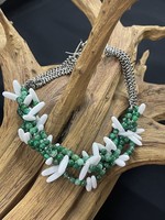 Ac01-3947-18 White jade/ green jasper necklace w/ silver chain