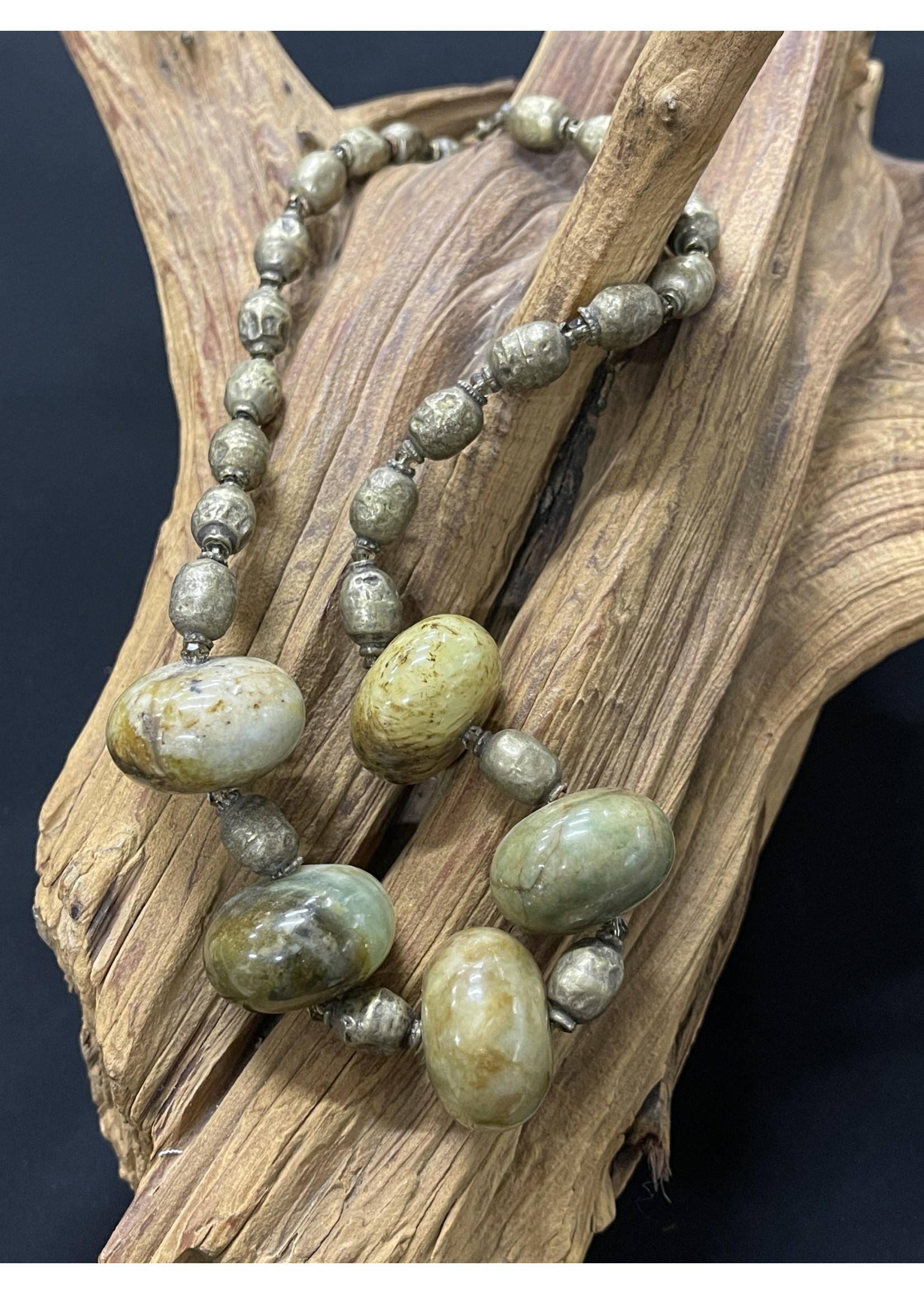 AC01-3943-18 Green jade chunky bead necklace