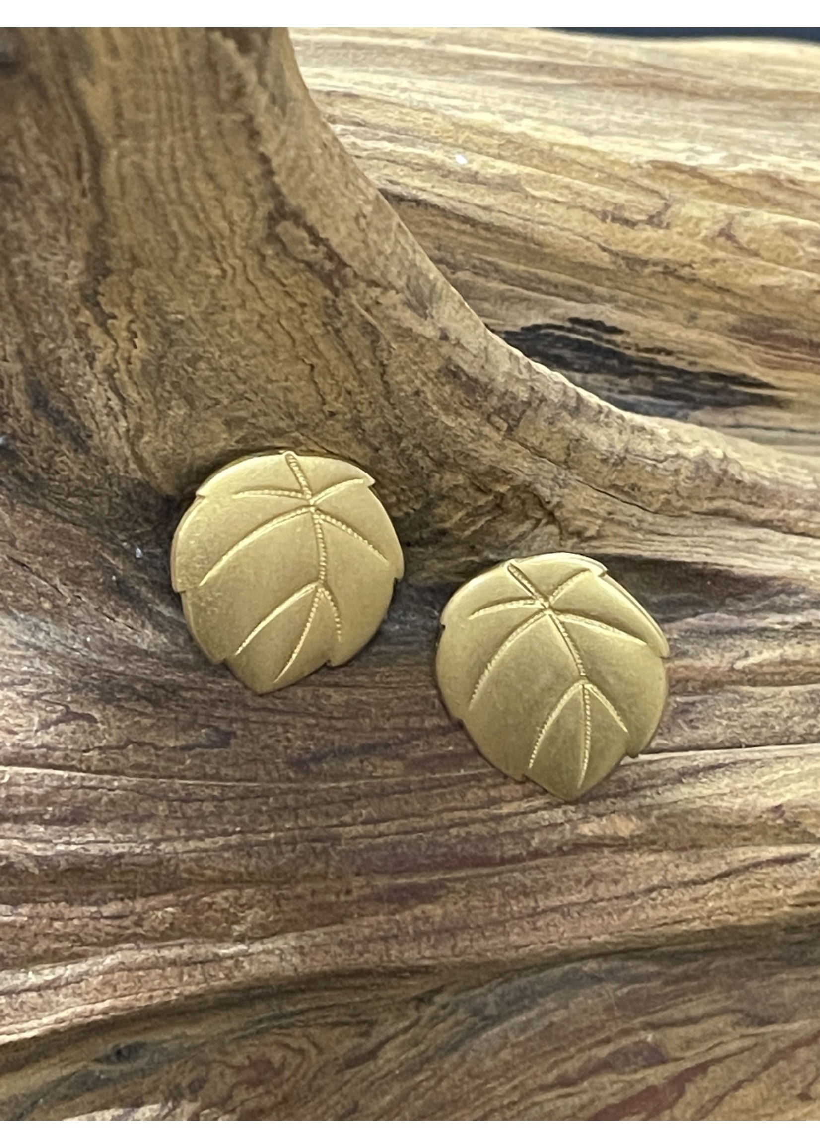 AC01-4505-20 Gold leaves post earrings