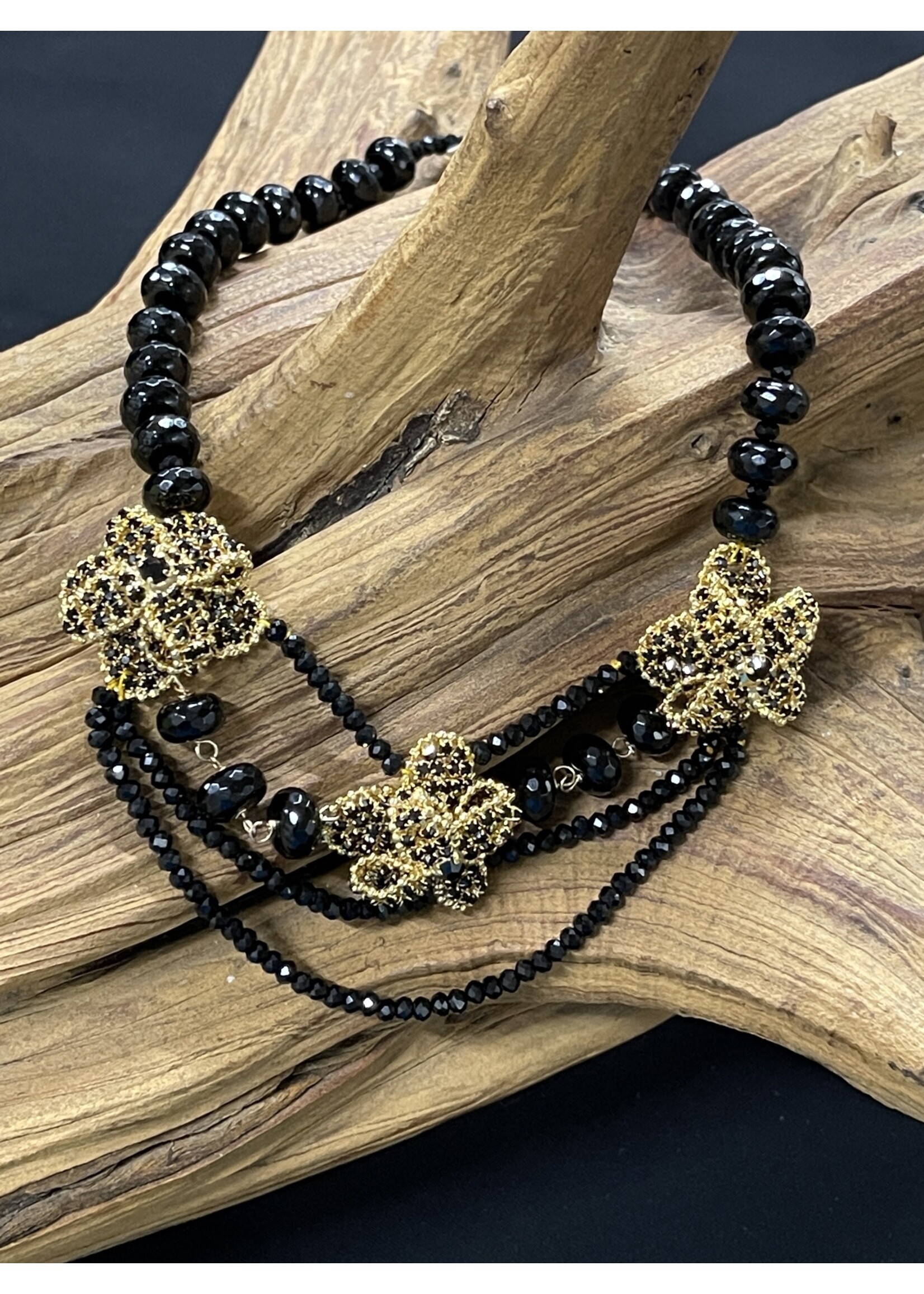 AC01-4852-23 Gold Flowers & Onyx Necklace