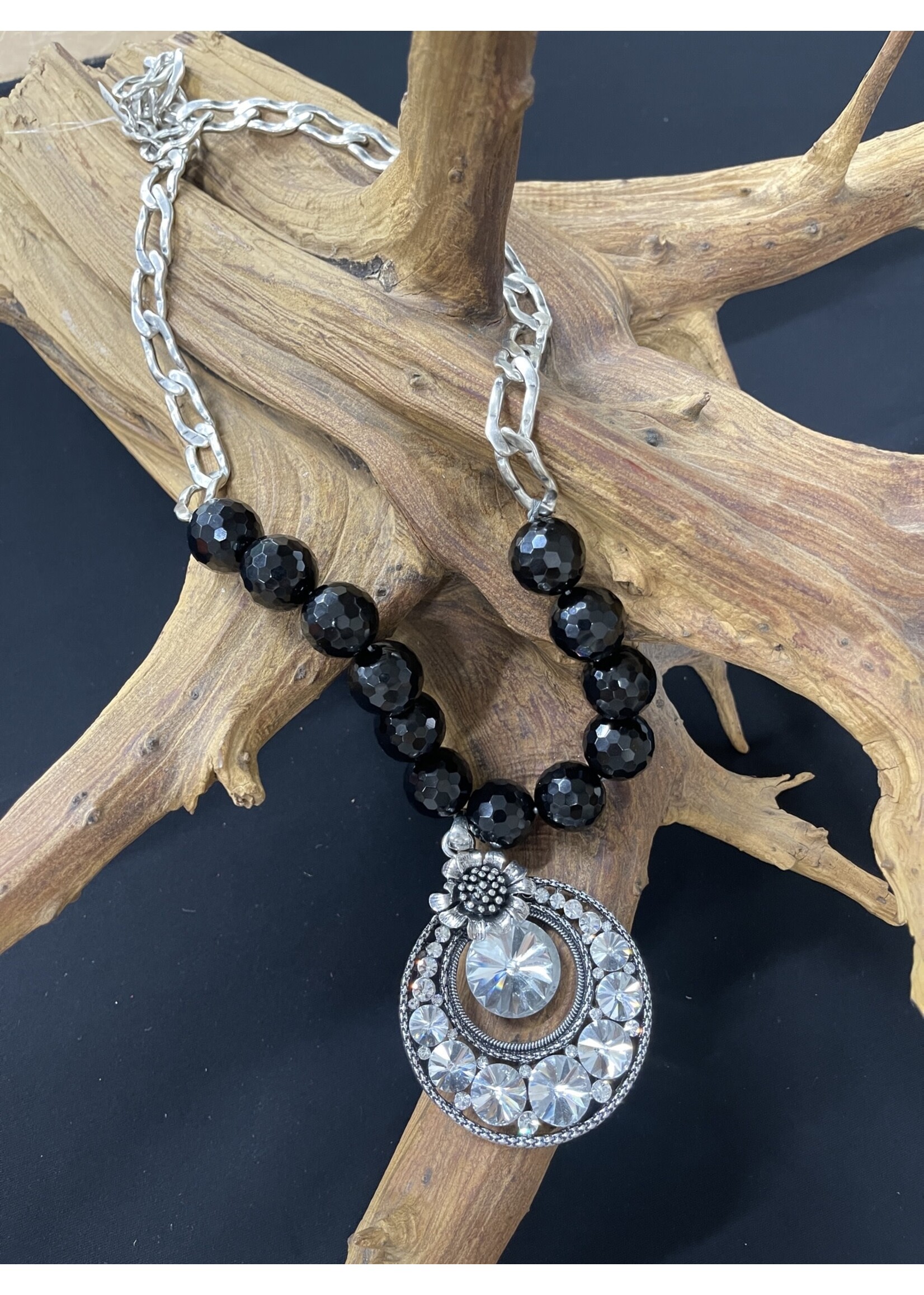 AC01-4889-23 Long Onyx & silver Pendant Necklace