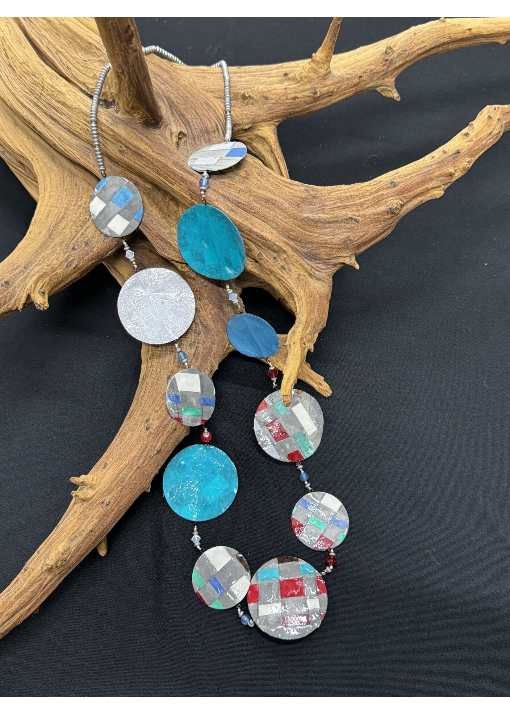 AC01-4847-23 Gray,teal & red Art Paper Dots Necklace