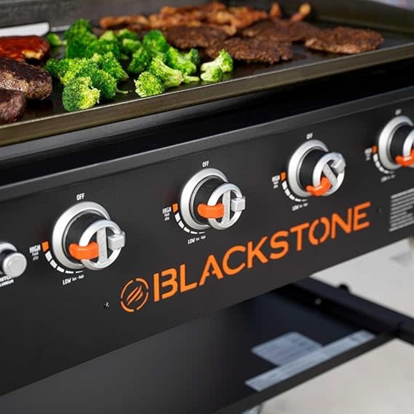 Blackstone 36 in. Griddle with Hood & Front Shelf Surplus Sam's