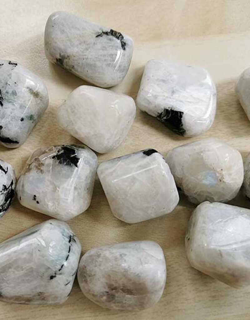 Rainbow Moonstone – Medium Gemstone Tumbled