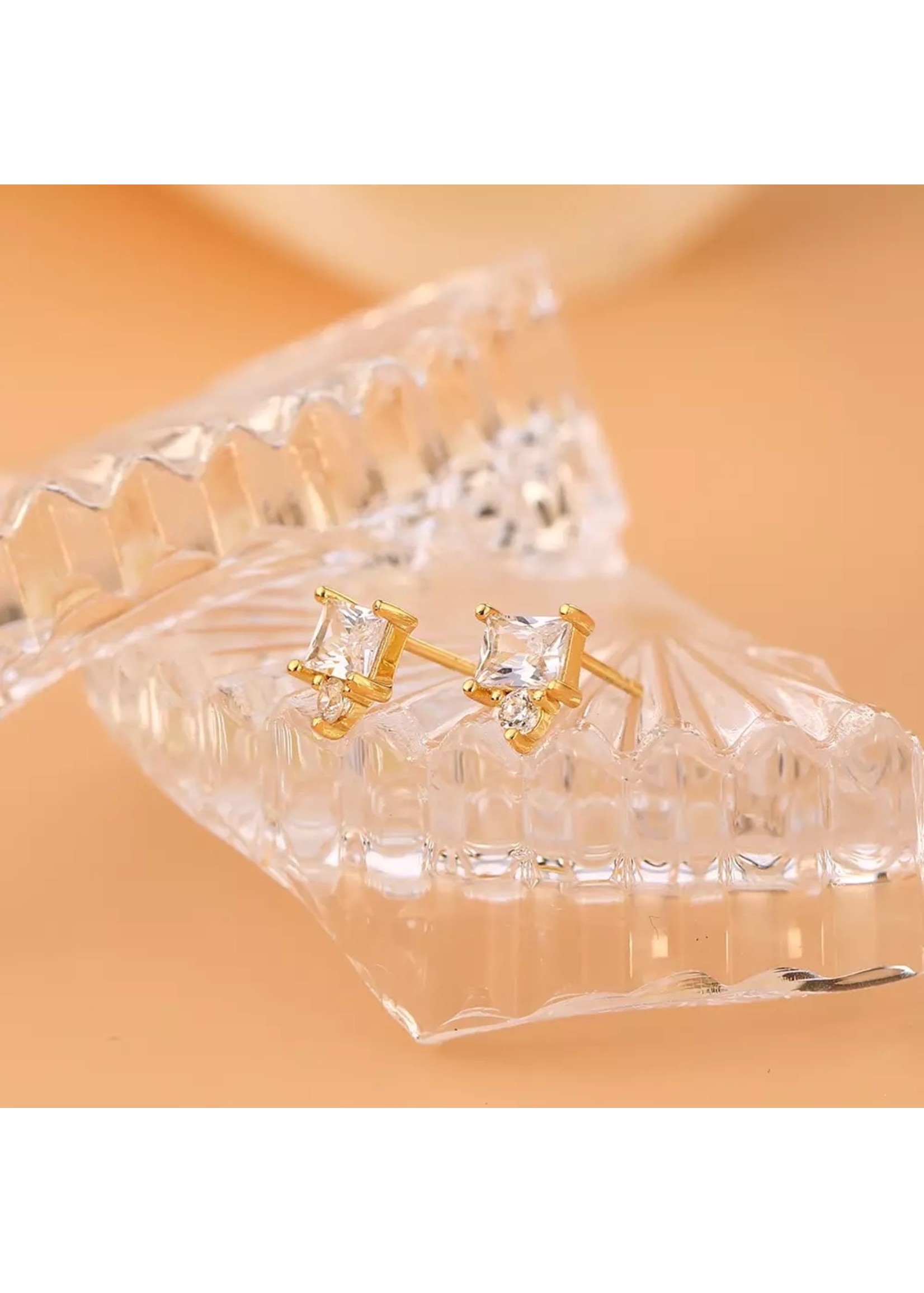 Square studded zirconia earrings