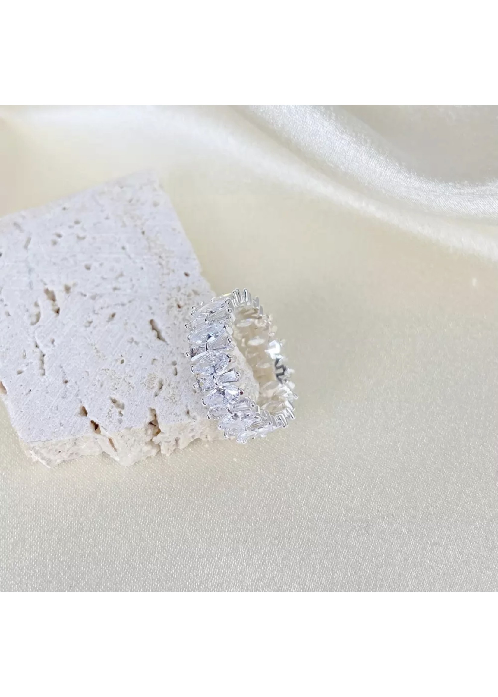 Baguette zirconia silver strip ring