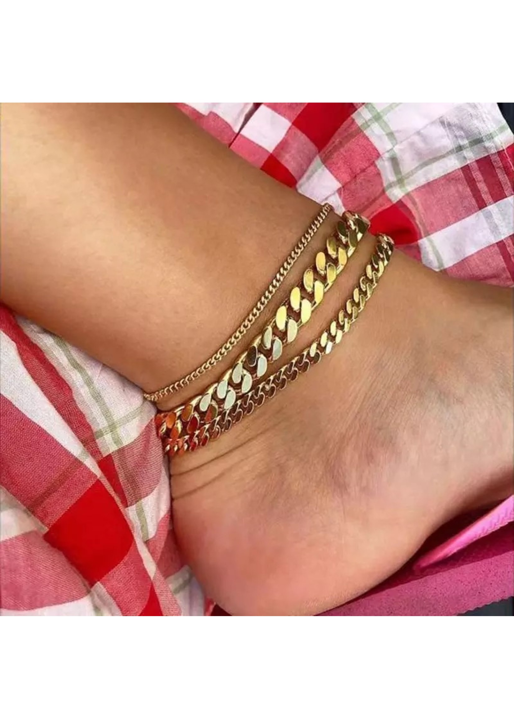 Medium thick chain anklet