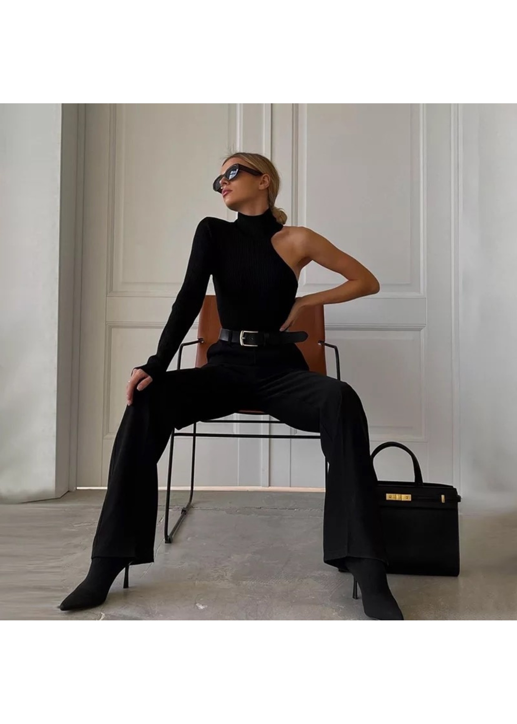 Turtle neck off shoulder bodysuit
