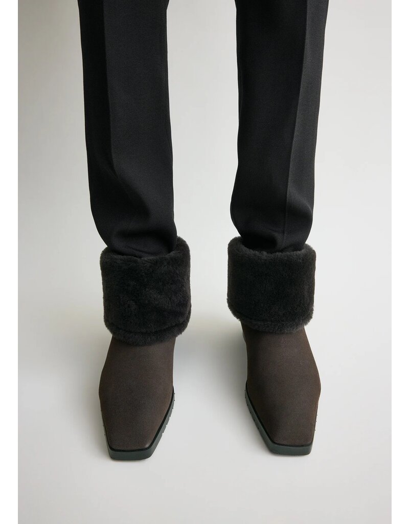 Toteme Fold-down shearling boots