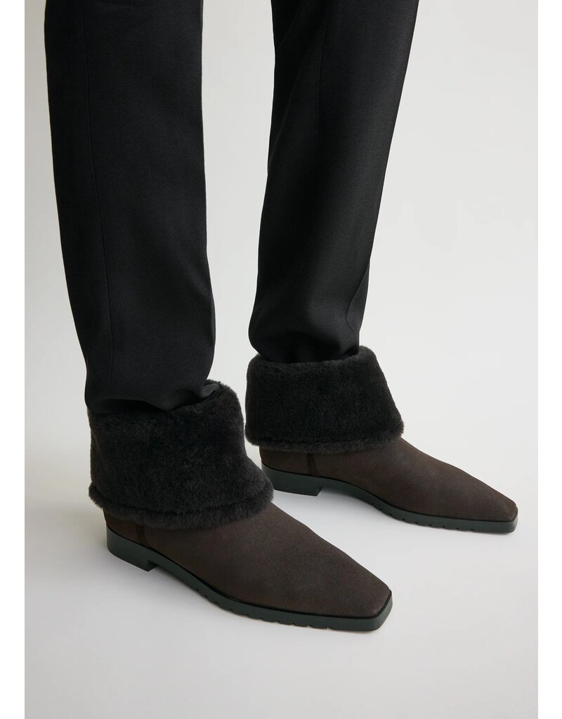 Toteme Fold-down shearling boots