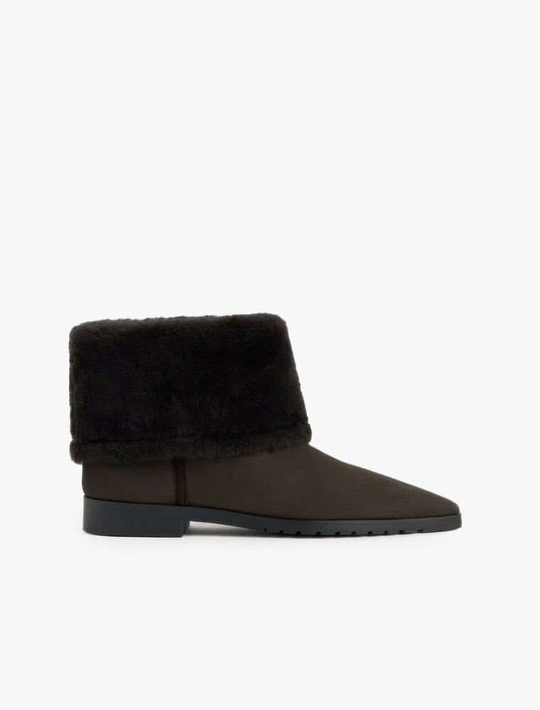 Toteme Fold-down shearling boots