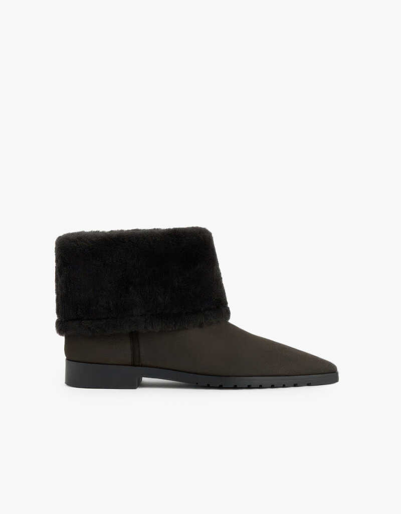 Toteme Fold-down shearling boots