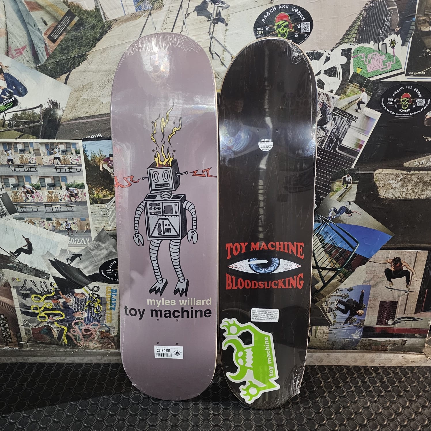 TOY MACHINE WILLARD ROBOT FIRE 8.25''