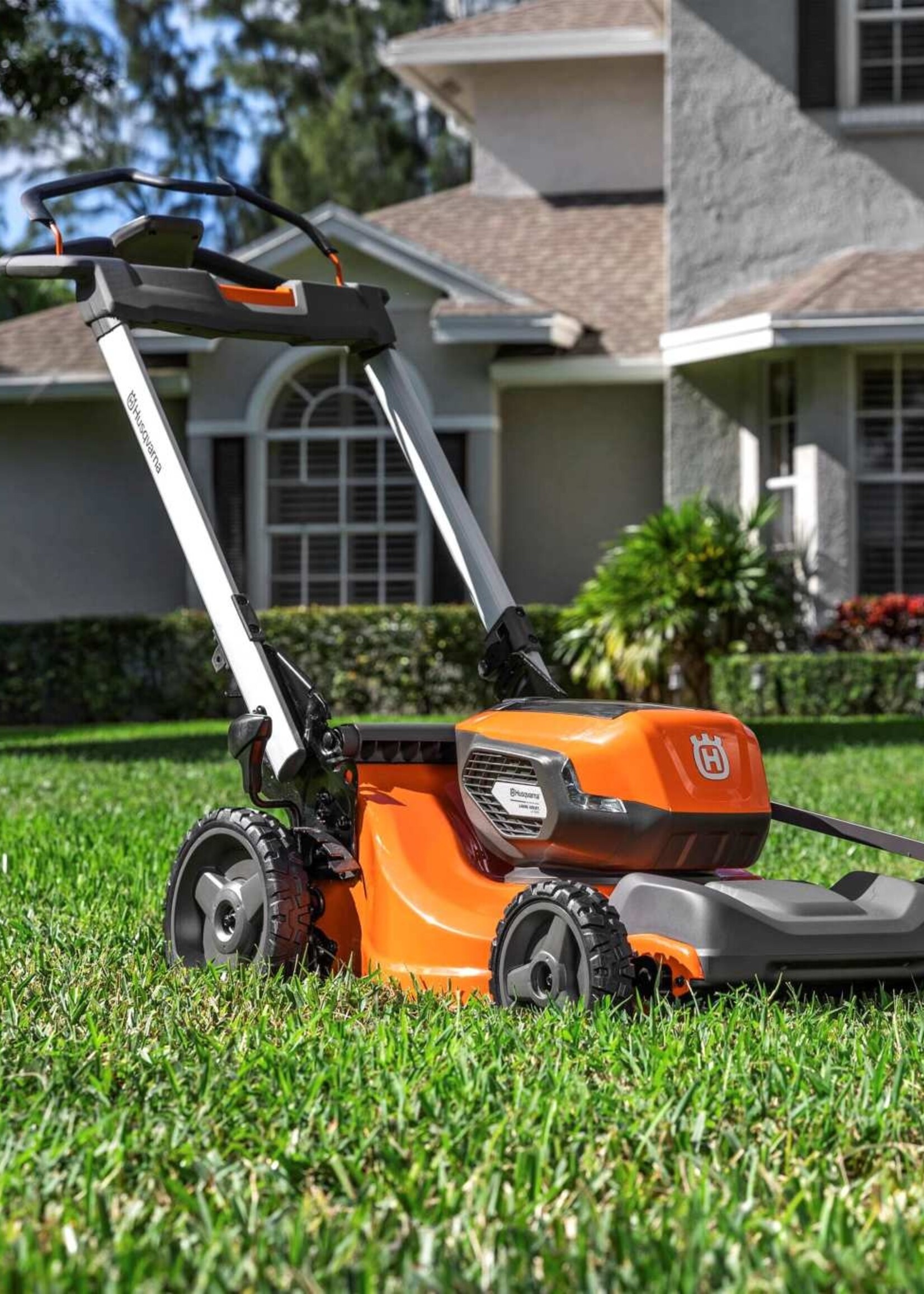 Husqvarna Tondeuse traction LE322R - ensemble a batterie