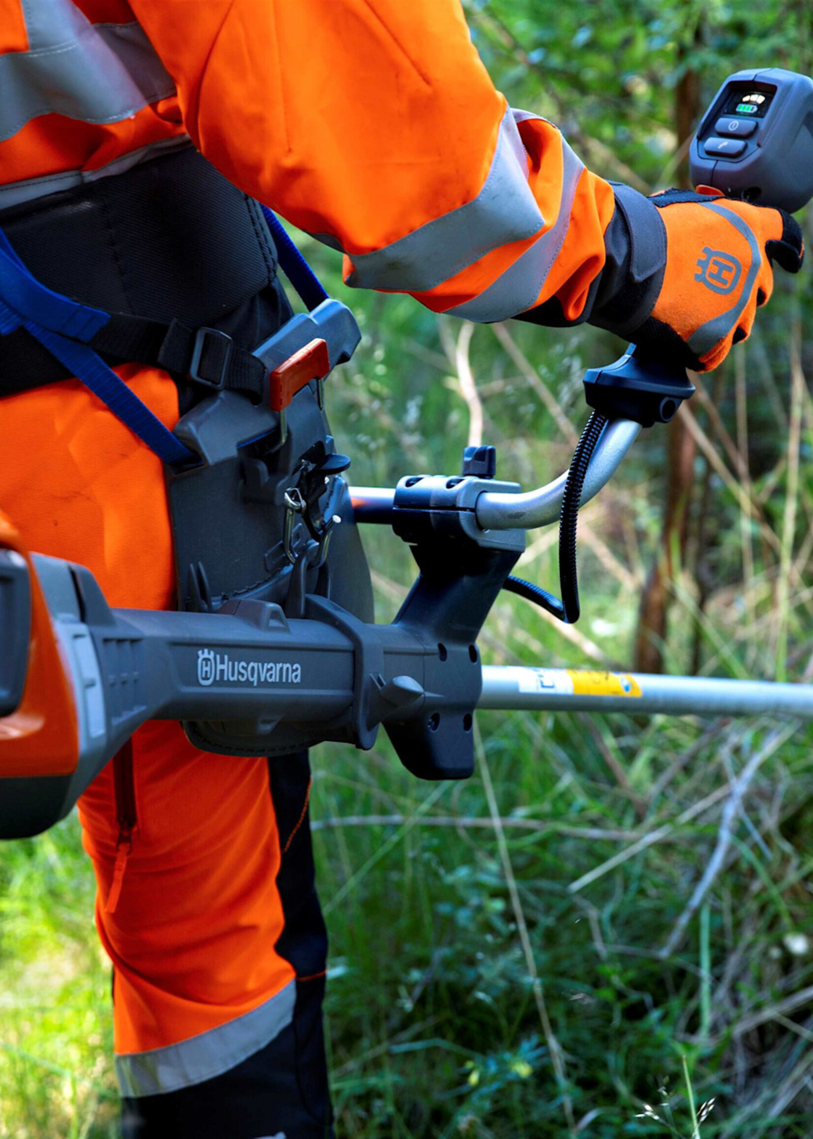 Husqvarna Ensemble 535iFR Débroussailleuse + BLi30+ Qc330