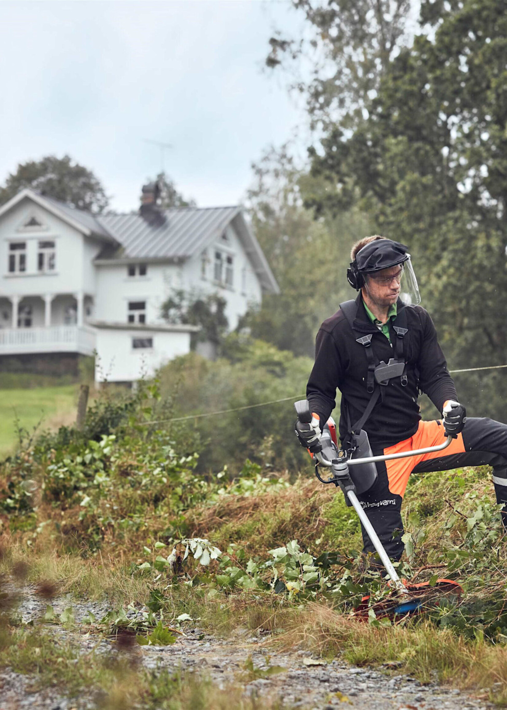 Husqvarna Ensemble 535iFR Débroussailleuse + BLi30+ Qc330