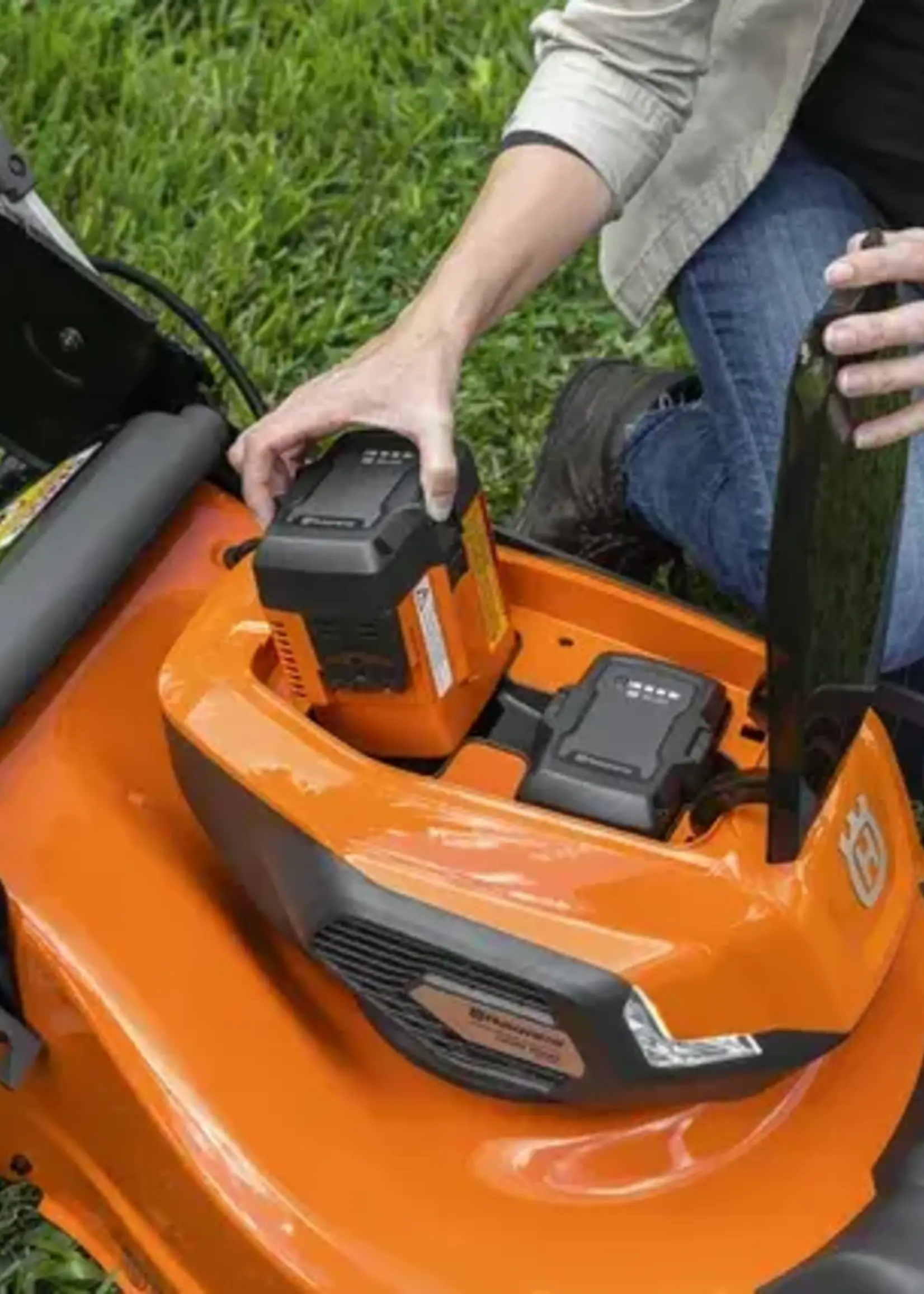 Husqvarna Combo tondeuse LE322 et la souffleuse 1 phase ST143i