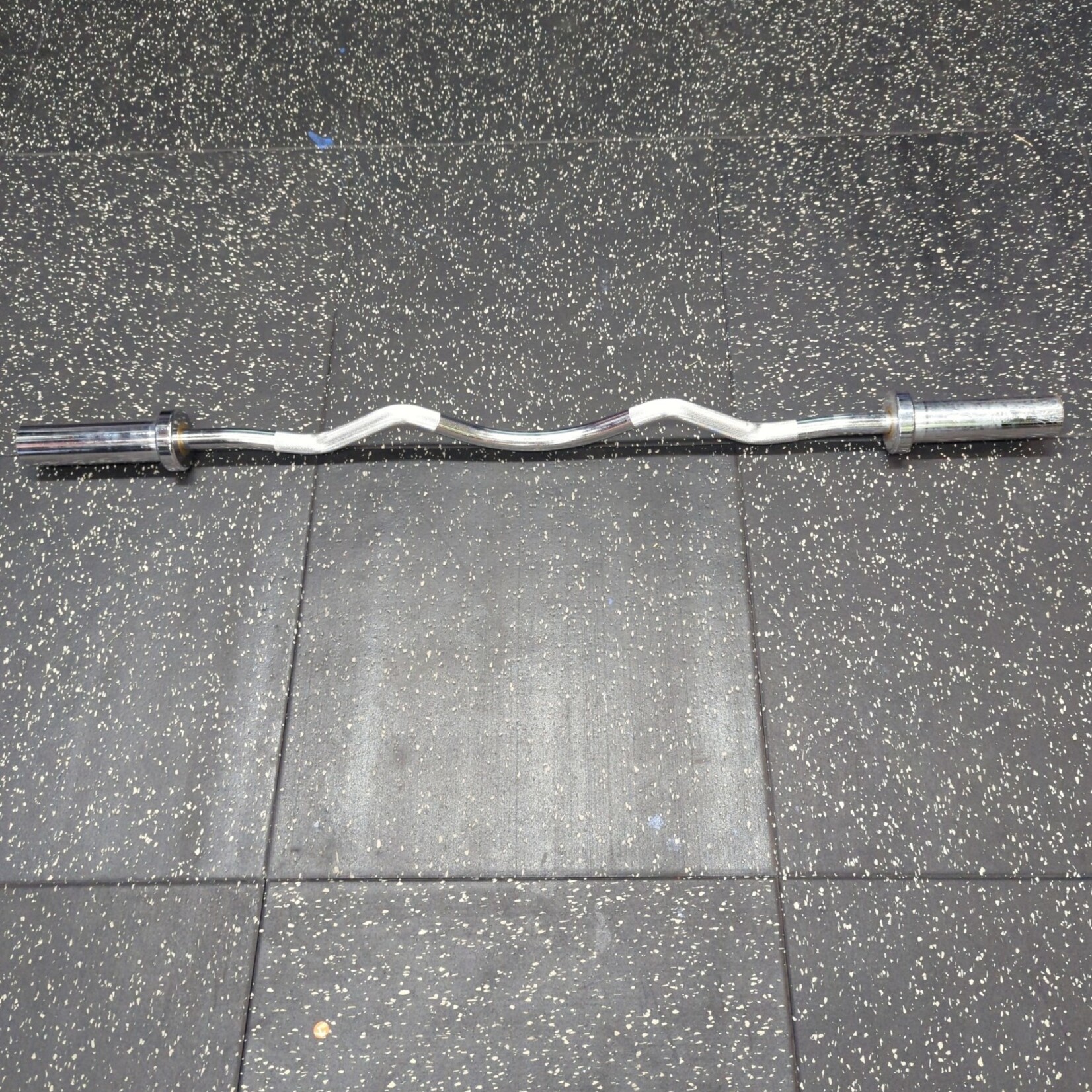 EZ Curl Bar Soccer Locker Hawaii