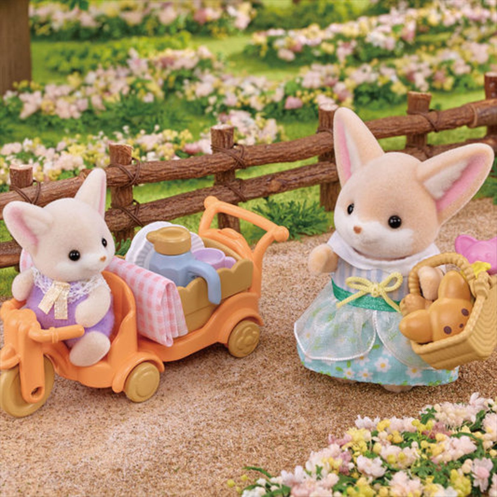 Calico Critters Sunny Picnic Set Fennec Fox Sister & Baby