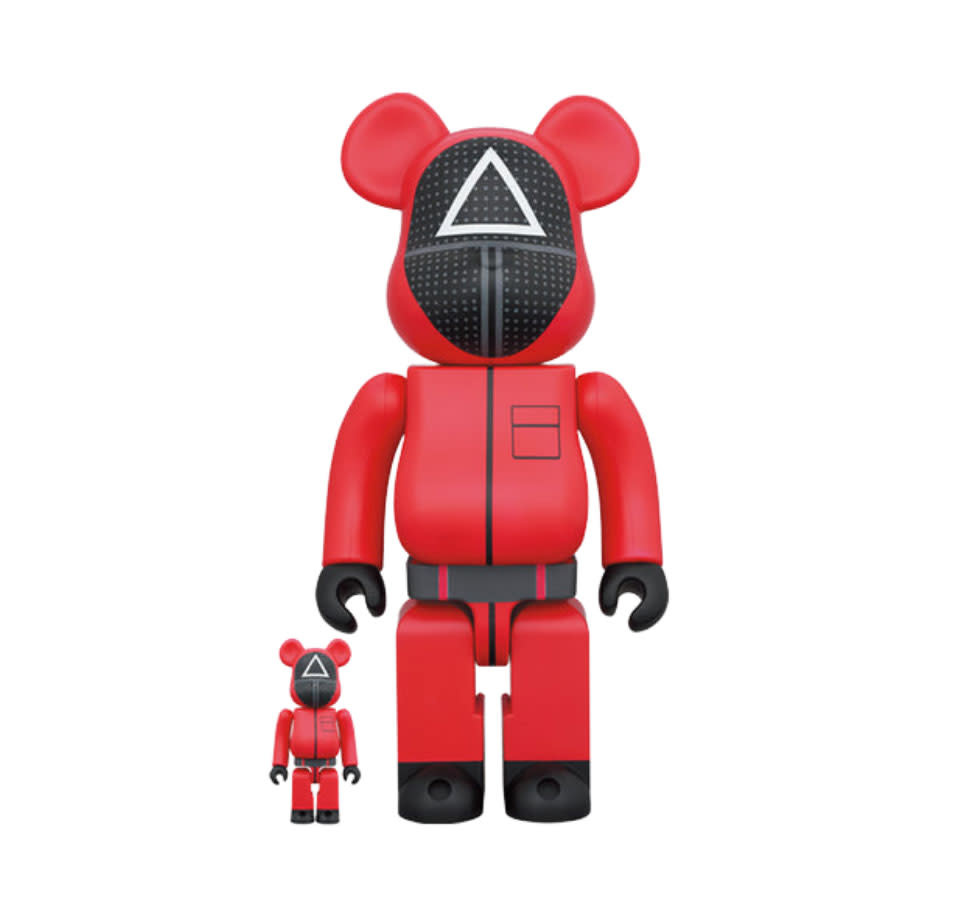 BE@RBRICK SQUID GAME △ Medicom - BE@RBRICK SQUID GAME GUARD 100% & 400% 2PK Art Toy - Toy Joy