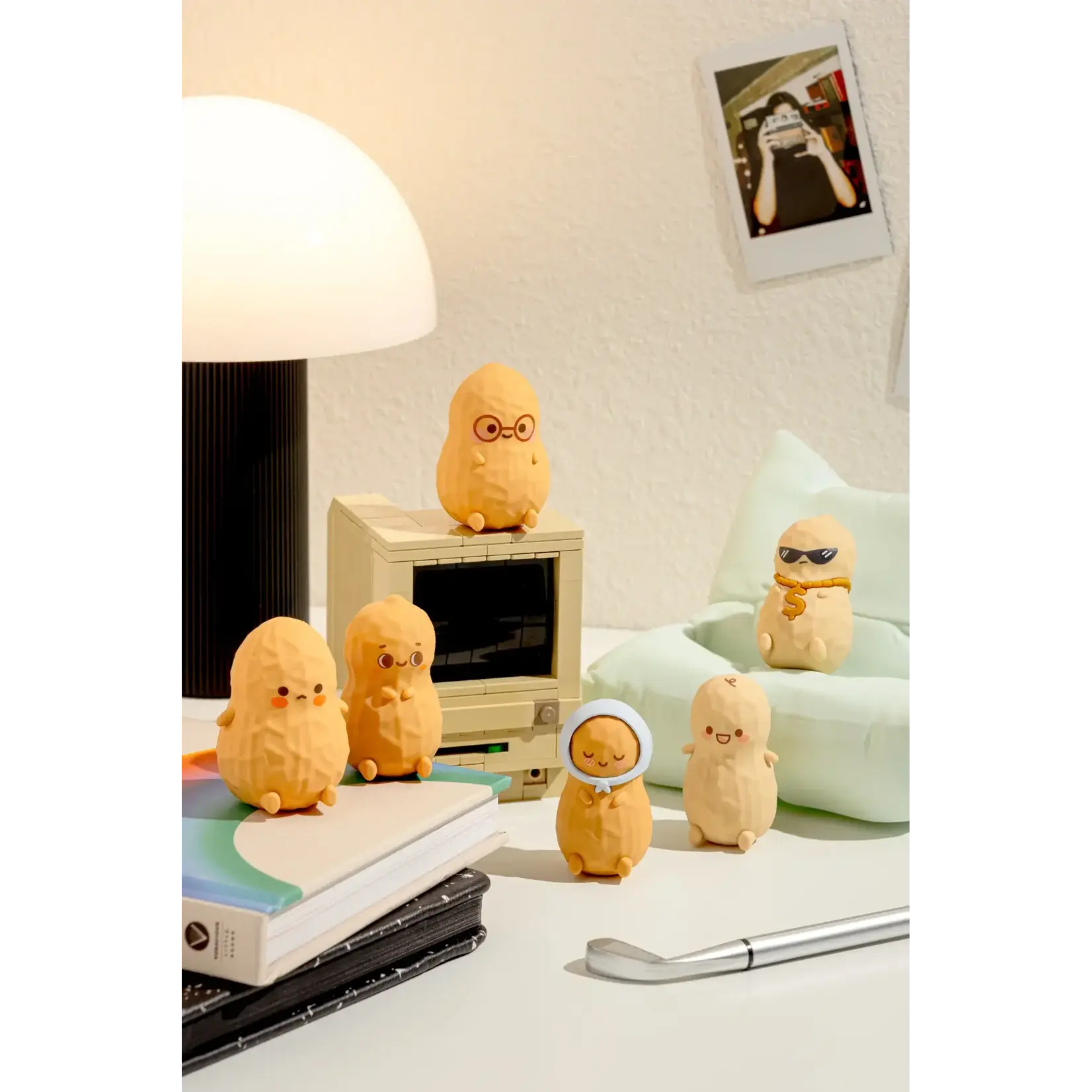 Smoko Peanut Familia Surprise Figure