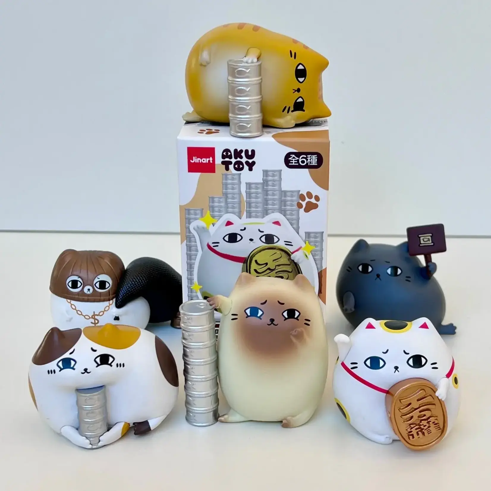 Lucky Can Can Cat Surprise Figure