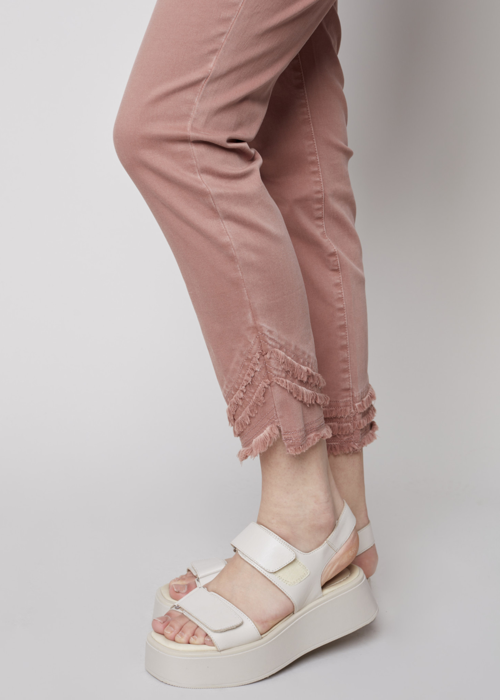 Charlie B Charlie B Frayed Hem Twill Ankle Pant