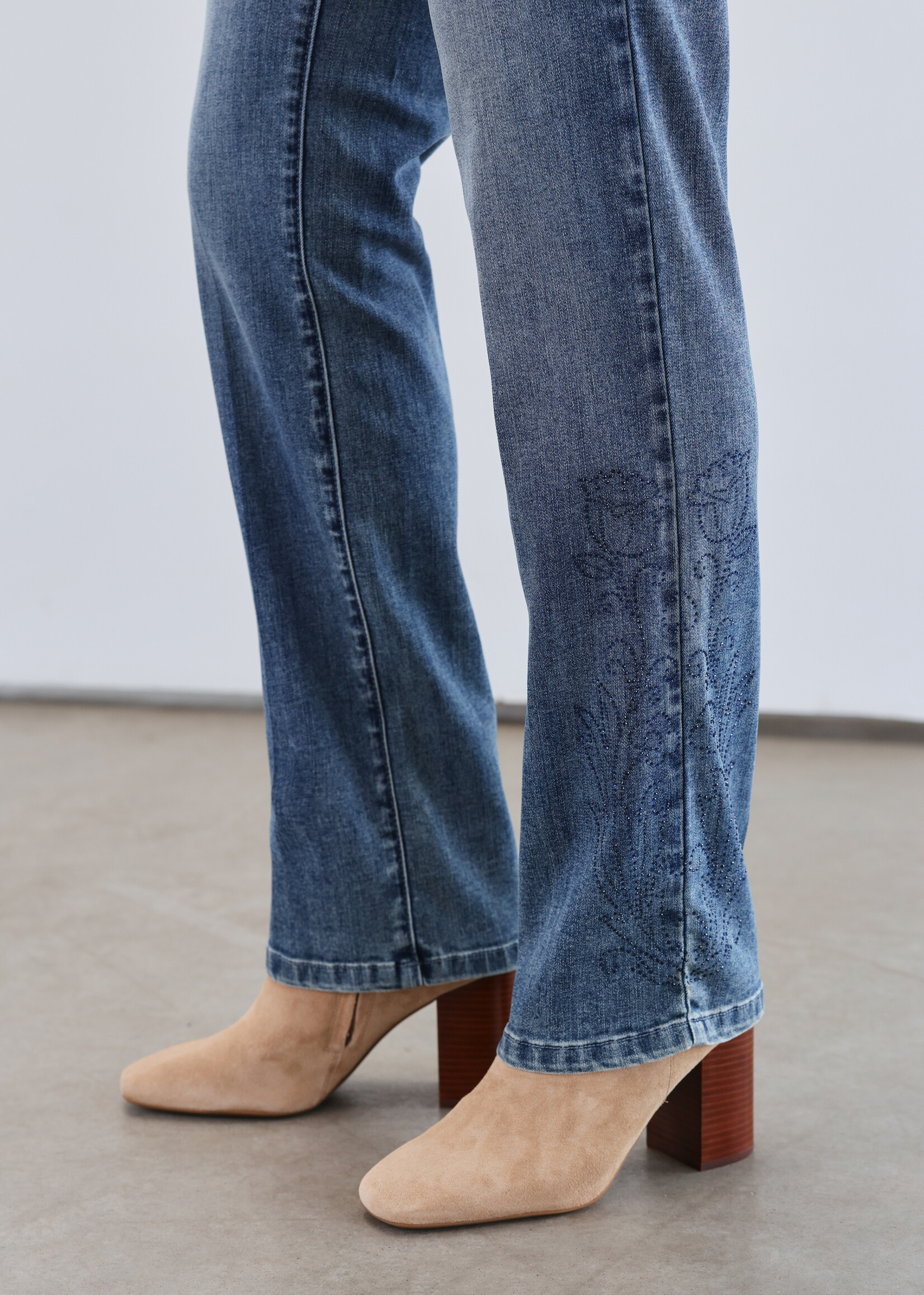 French Dressing Jeans FDJ  Sparkle Flower Detail Pull On Straight Leg Jean