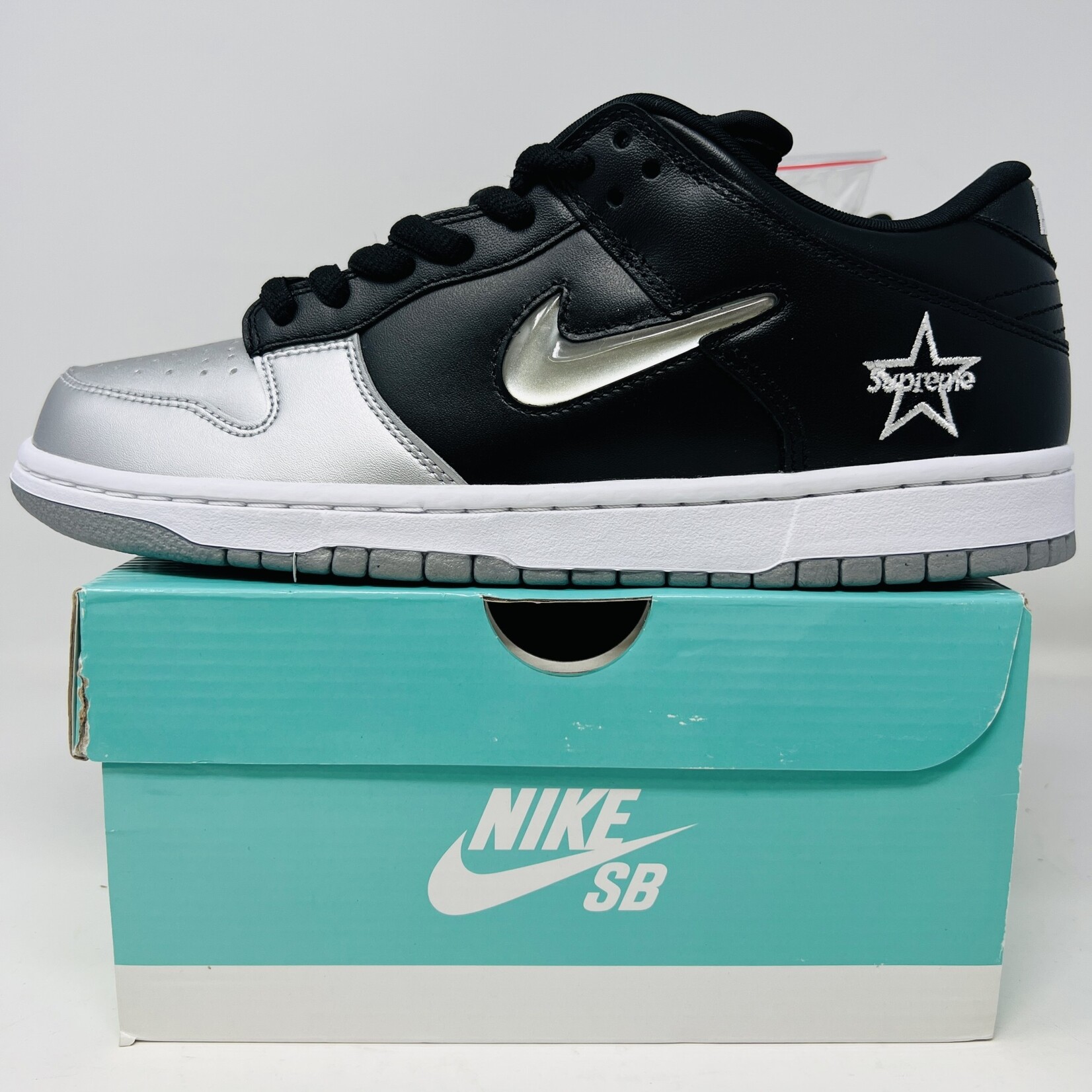 Nike sb dunk low silver sale
