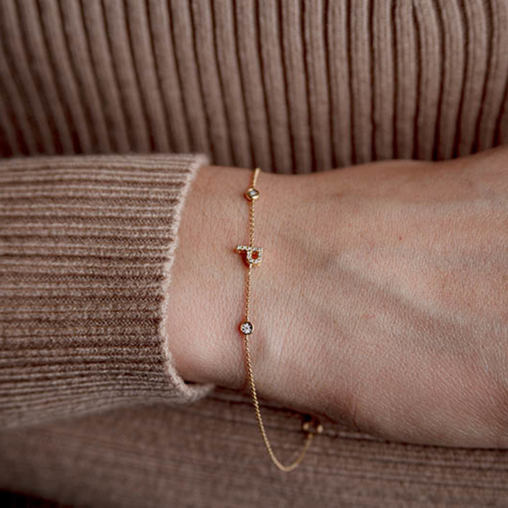 LXR Jewelry Studded Bracelet "P"
