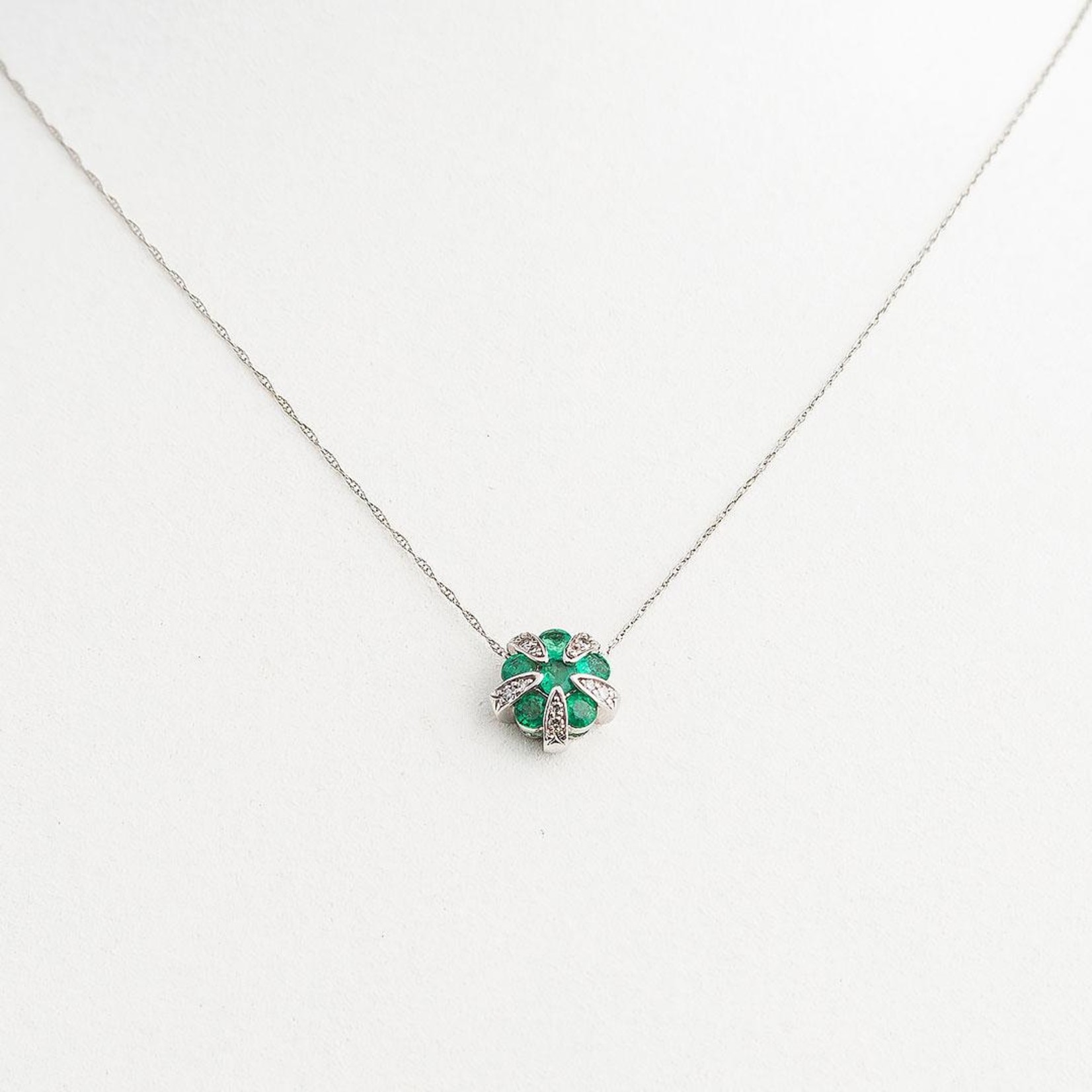 LXR Jewelry 14K White Gold Diamond and Emerald Round Pendant