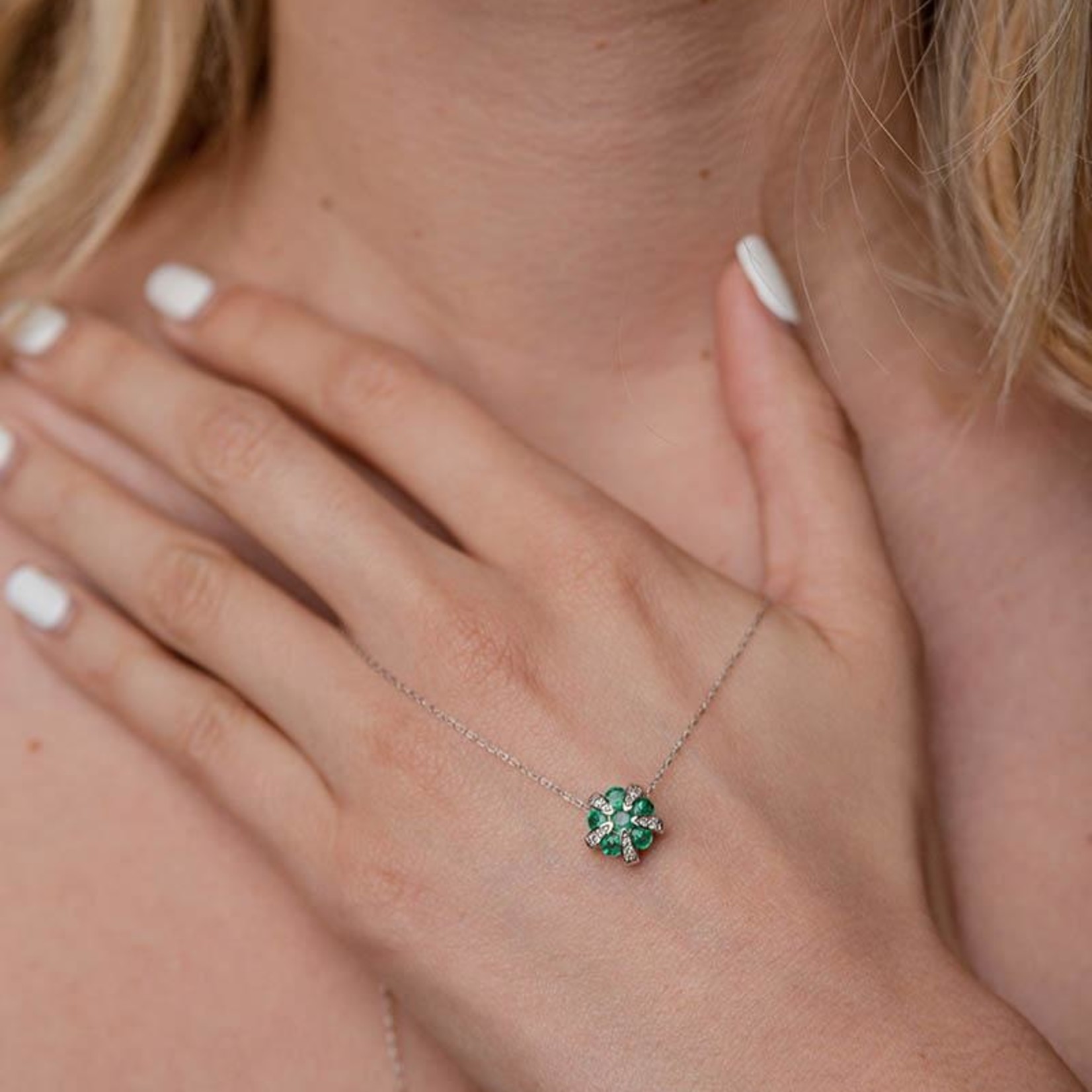 LXR Jewelry 14K White Gold Diamond and Emerald Round Pendant