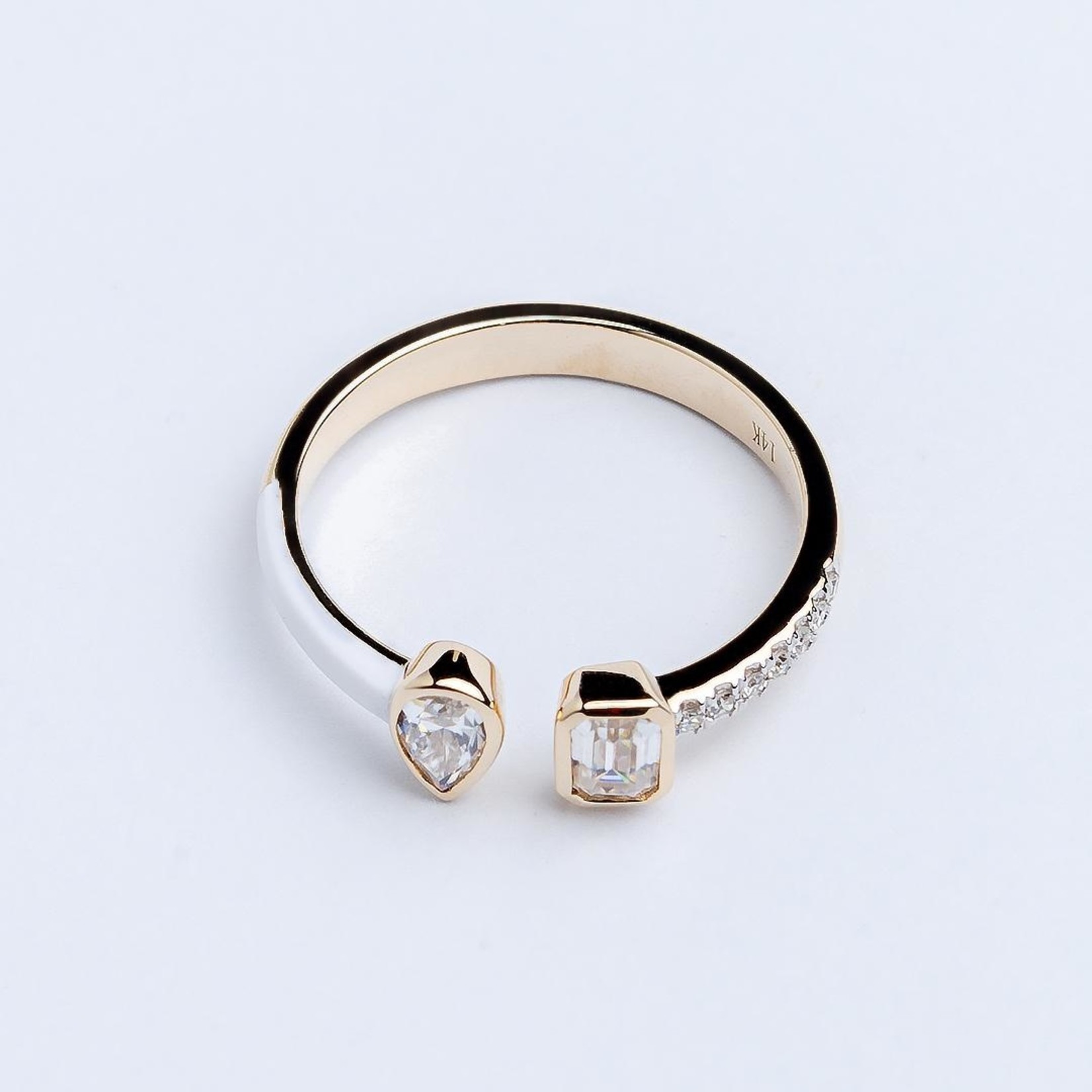 LXR Jewelry Ring 14K 2 Stone enamel White color Yellow Gold