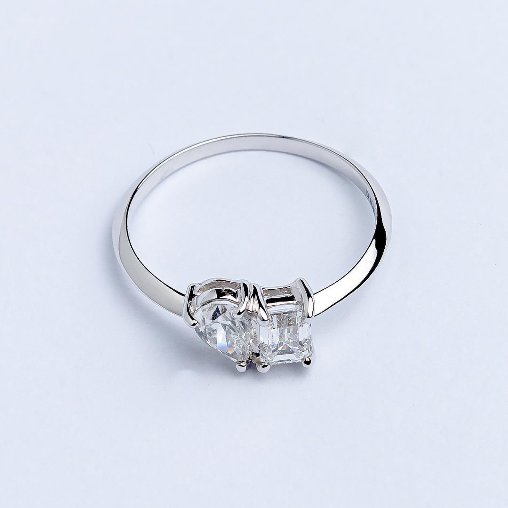 LXR Jewelry Ring 18KW Pear and Emerald cut DIA .73CT  wt 1.53g