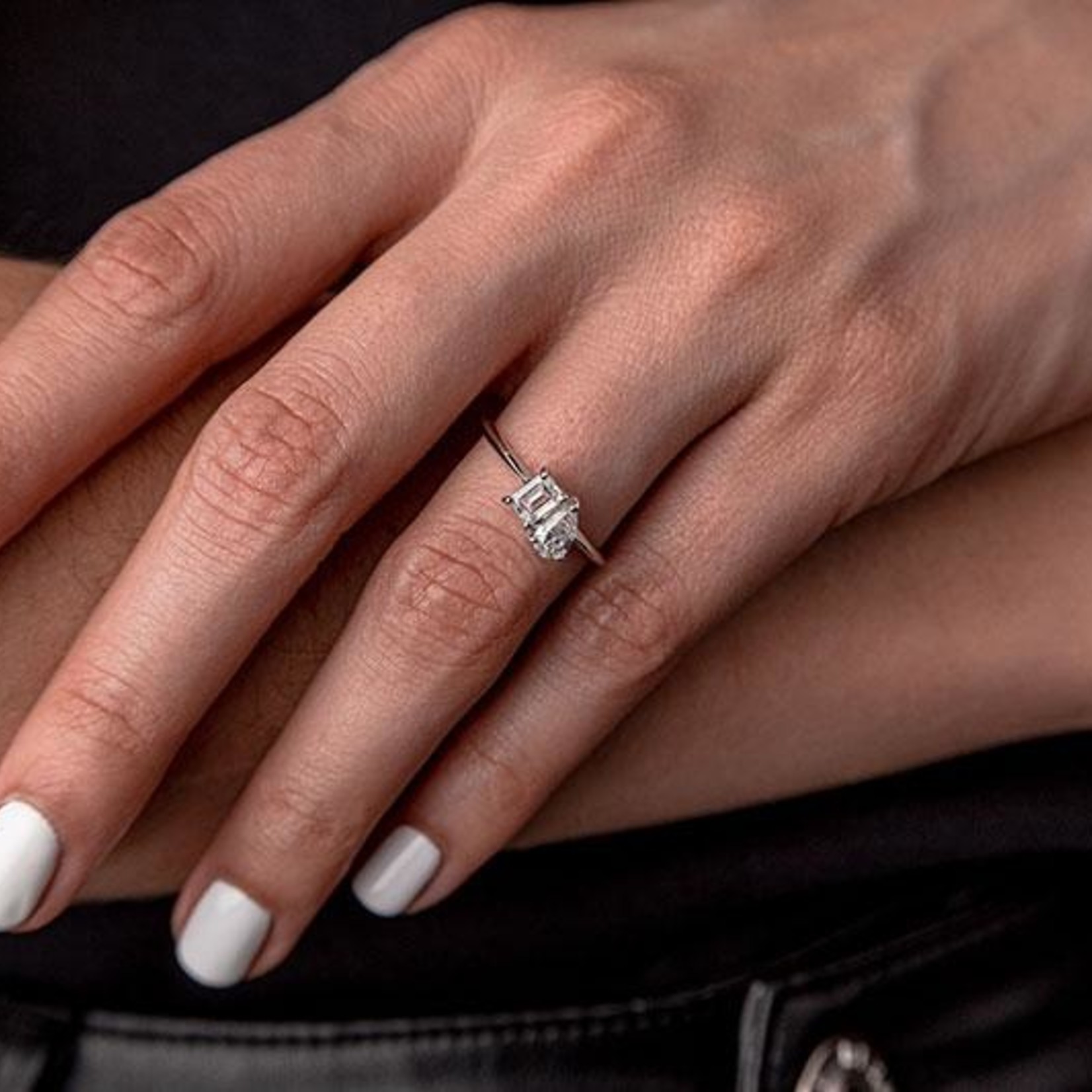 LXR Jewelry Ring 18KW Pear and Emerald cut DIA .73CT  wt 1.53g