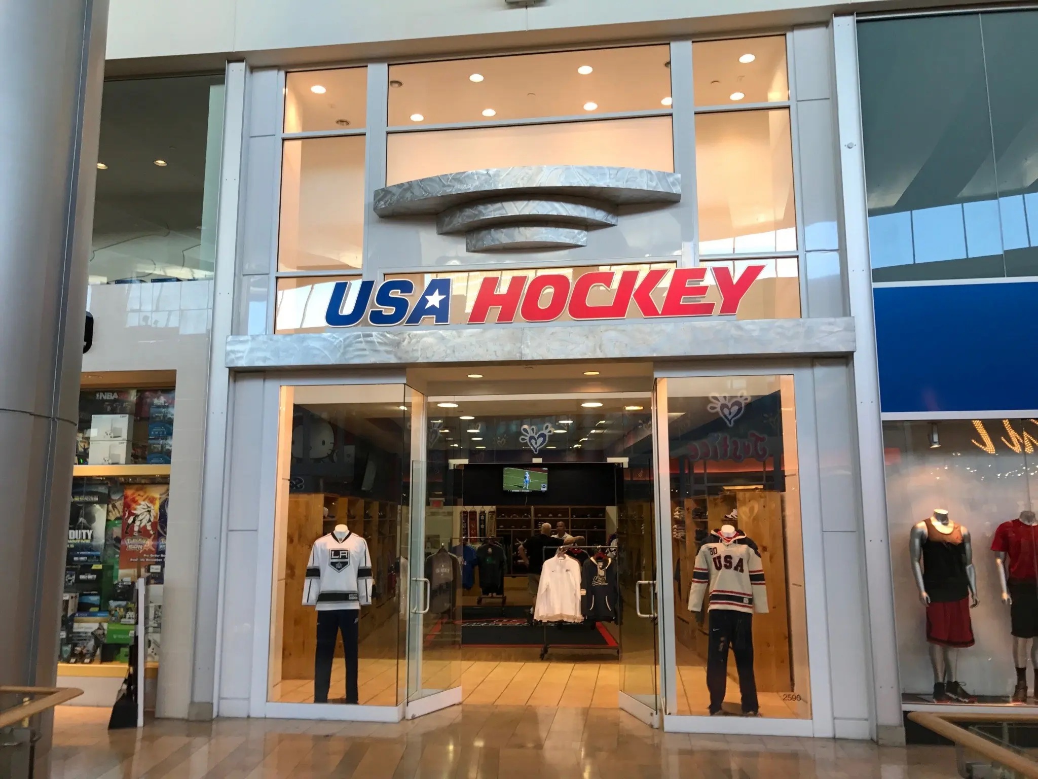USA Hockey Store to Open in Las Vegas at Fashion Show