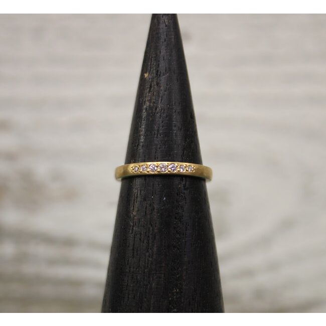 2.5mm Graduated Pave Band