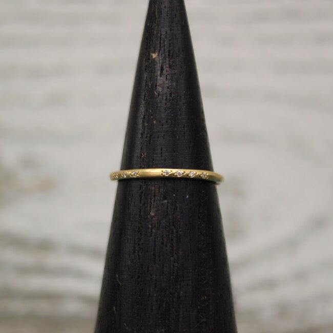 SARAH MCGUIRE FINE Pave Scatter Band