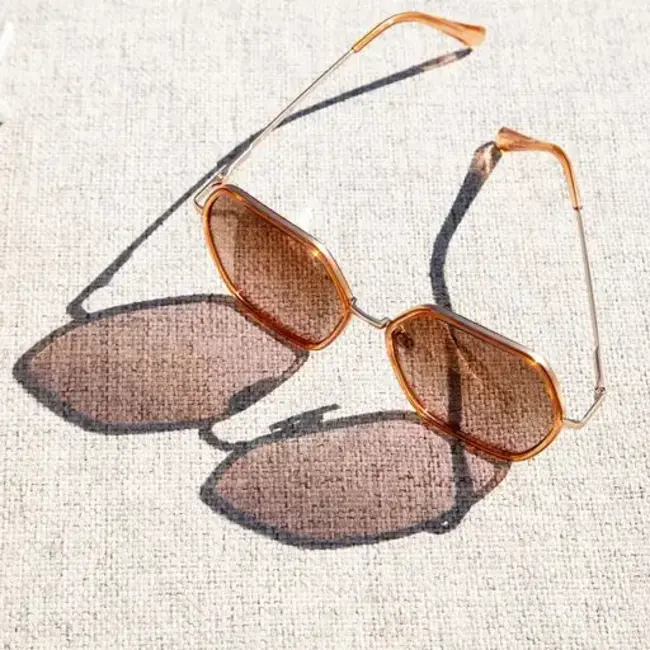 Blue Planet Eyewear Blue Planet Eyewear Addyson Matte Beige/Gold/Smoke