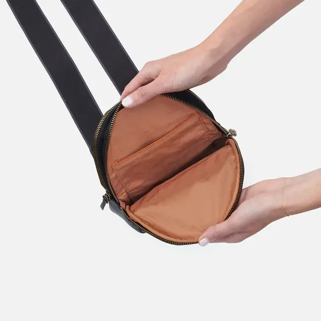 Hobo Cass Sling- Black