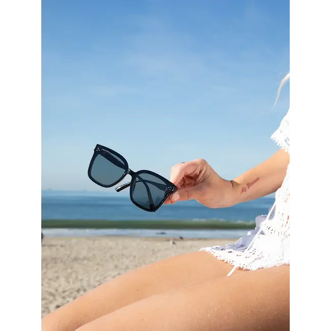 Blue Planet Eyewear Jules - Onyx / Smoke Polarized Lens