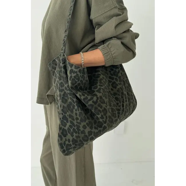 Le Bon Shoppe Happy Carry Bag- Fern Leopard