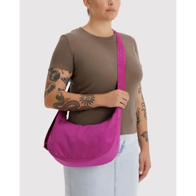 Baggu Medium Nylon Crescent Bag - Deep Fuchsia