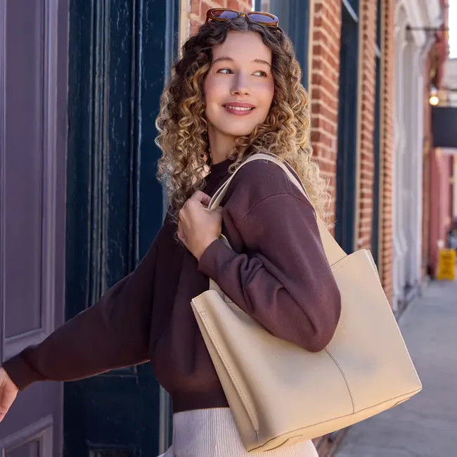 Hobo Vida Tote- Almond