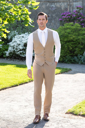 Essential  Vest - Camel