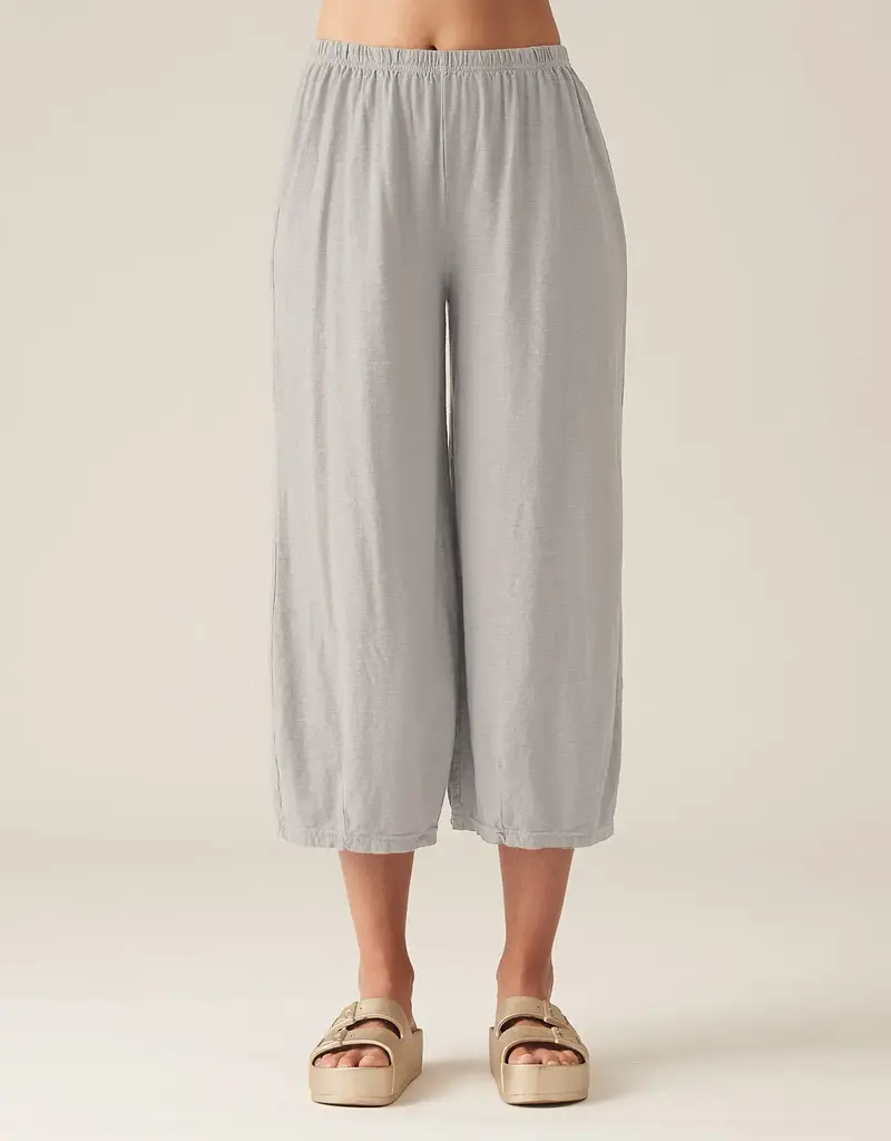 Cut Loose Cropped Pants with Darts