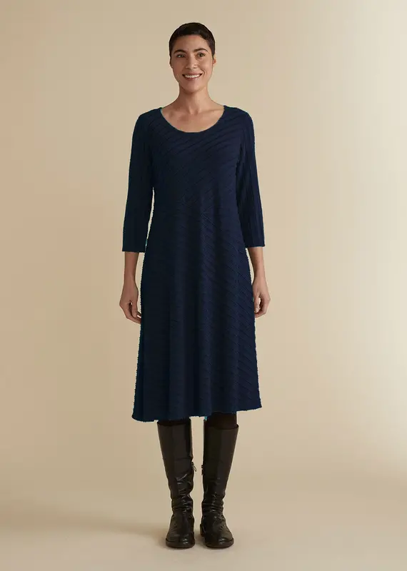 Cut Loose 3/4 Sleeve Seamed Dress