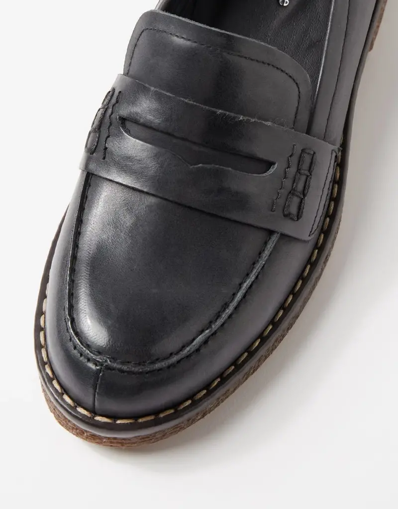 Django & Juliette Ghazia Black Leather Loafers